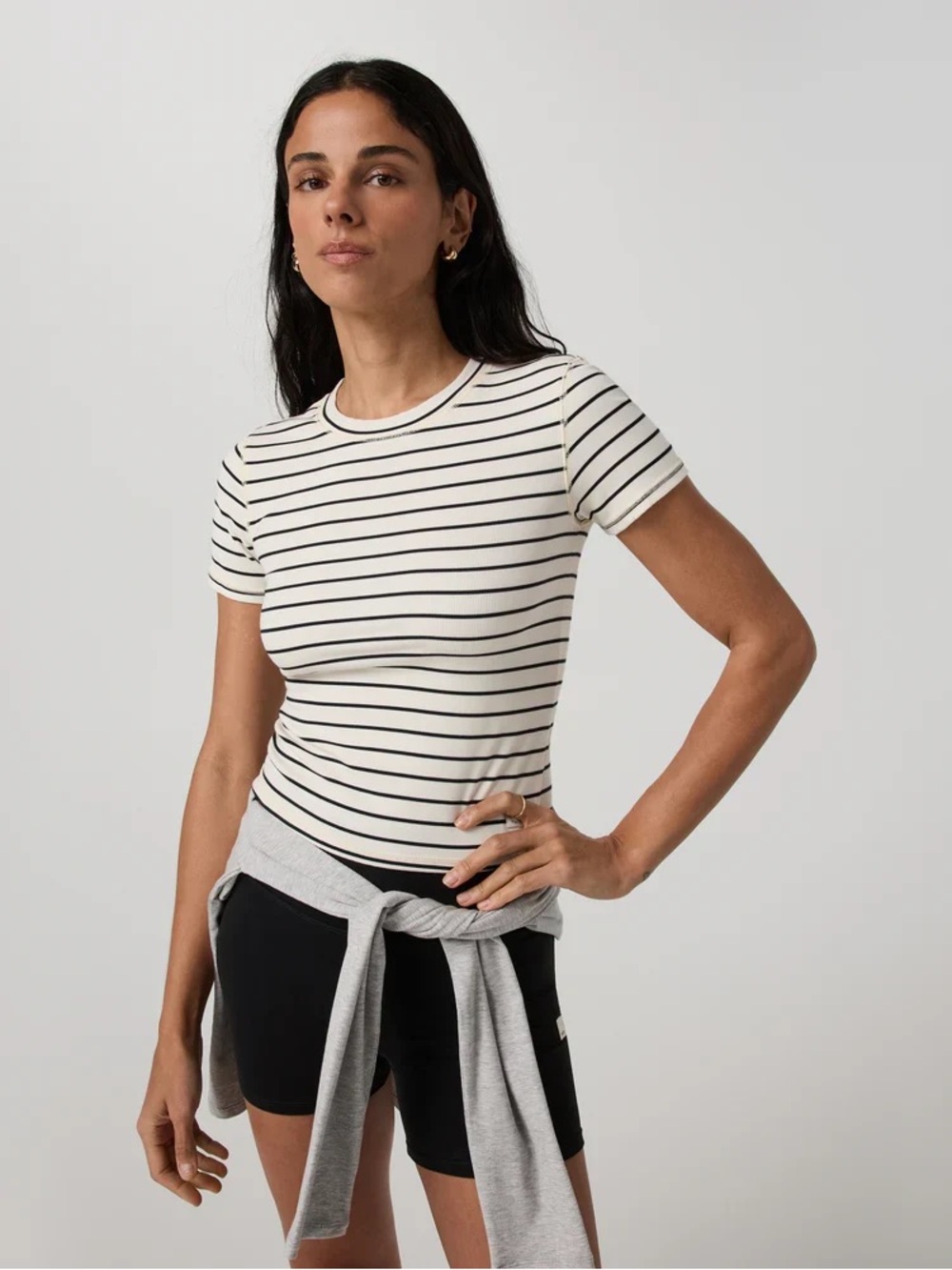 Vuori Pose Fitted Tee in Black Ink Stripes
